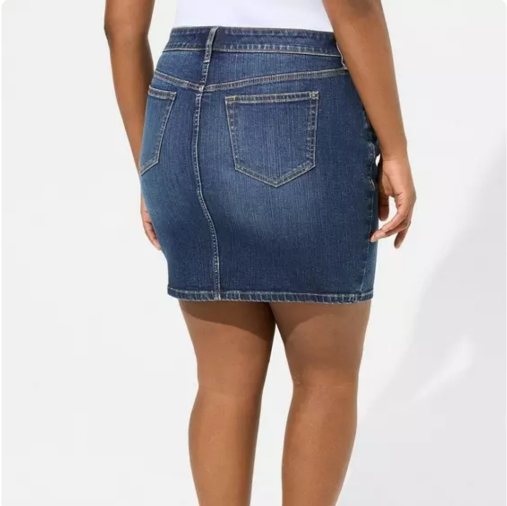 Torrid Mini Denim Skirt, size 20. NWT! - Picture 3 of 7